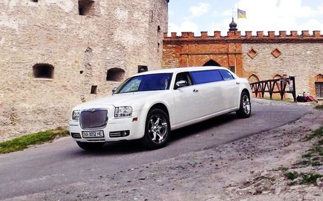 Аренда Лимузин Chrysler 300C на свадьбу Киев