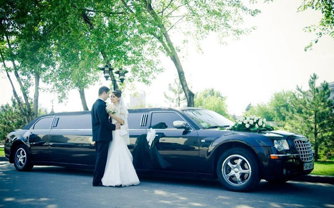 Аренда Лимузин Chrysler 300C на свадьбу Київ
