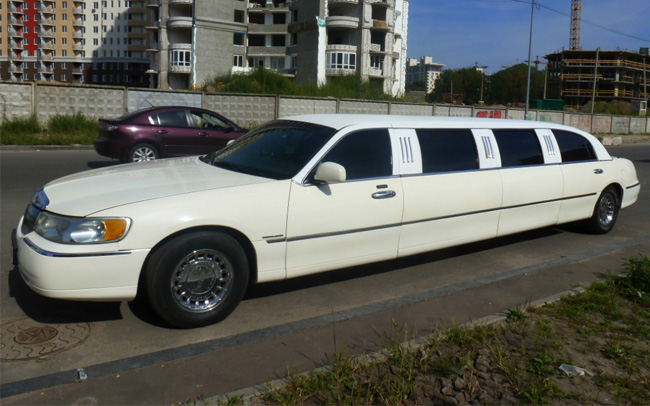 Аренда Лимузин Lincoln Town Car на свадьбу Киев